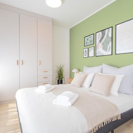 Bright 2Br - 8Th Floor, Balcony, Free Parking - By Gravity Prague Apartamento Exterior foto