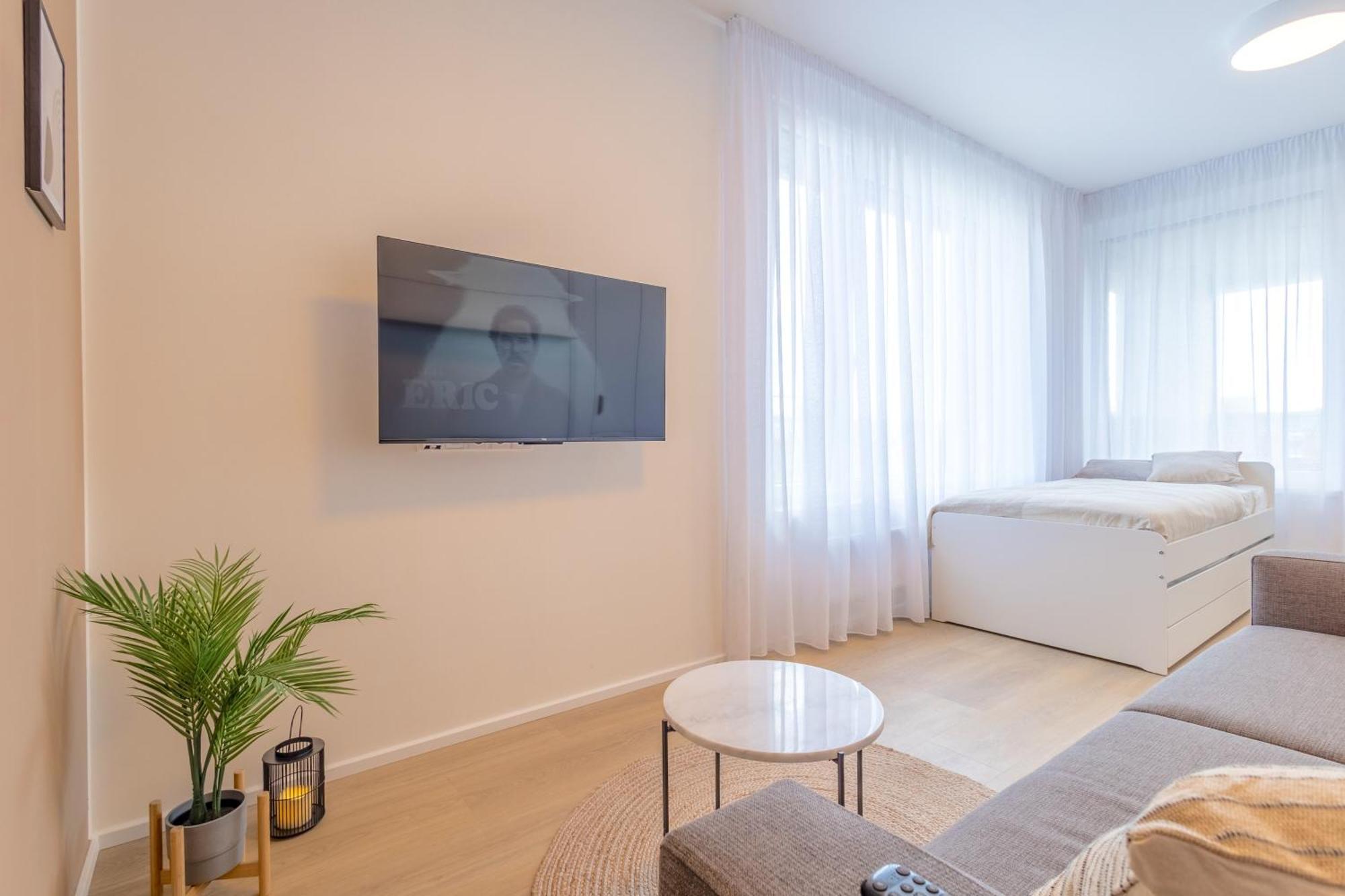 Bright 2Br - 8Th Floor, Balcony, Free Parking - By Gravity Prague Apartamento Exterior foto