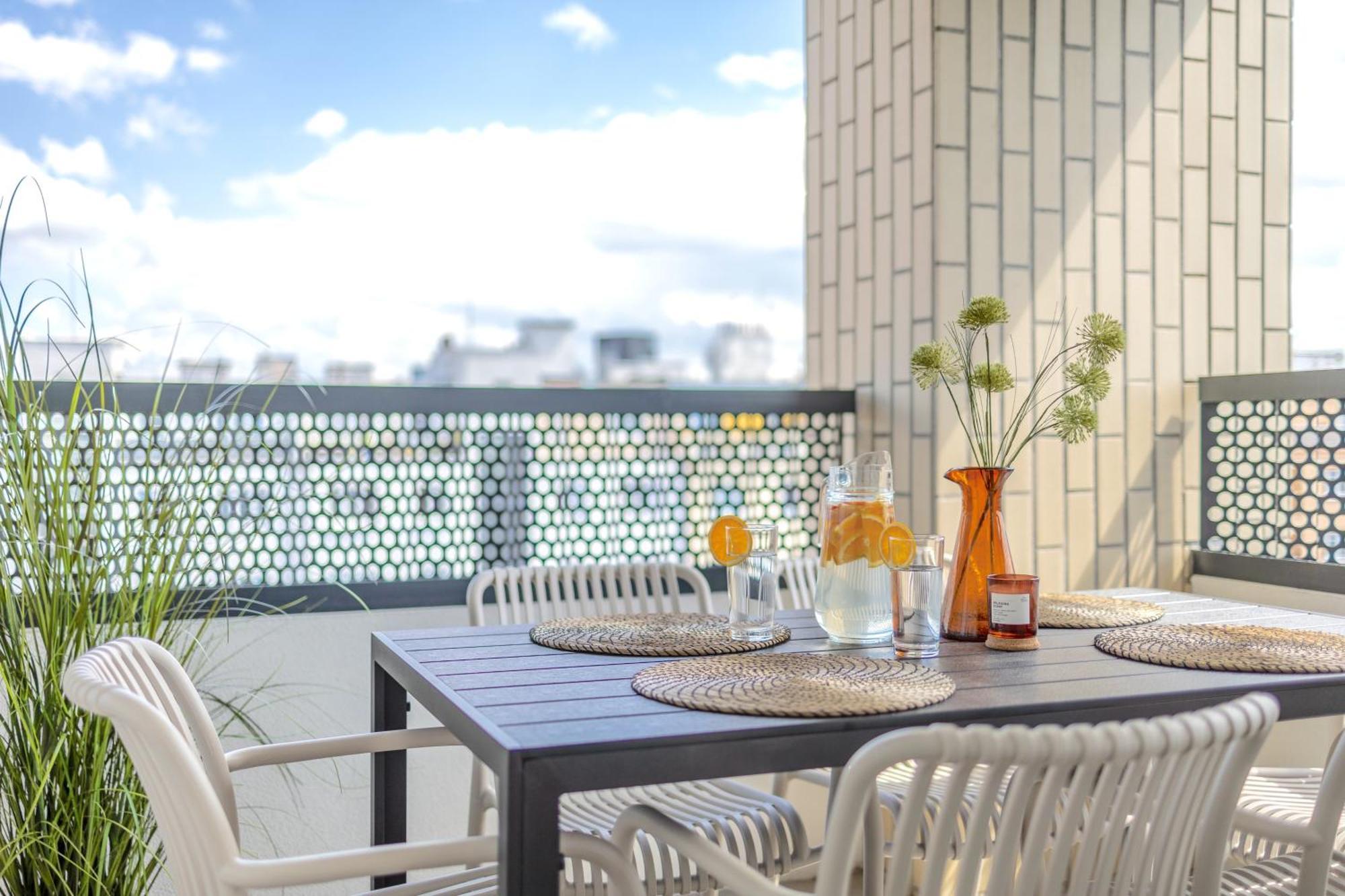Bright 2Br - 8Th Floor, Balcony, Free Parking - By Gravity Prague Apartamento Exterior foto