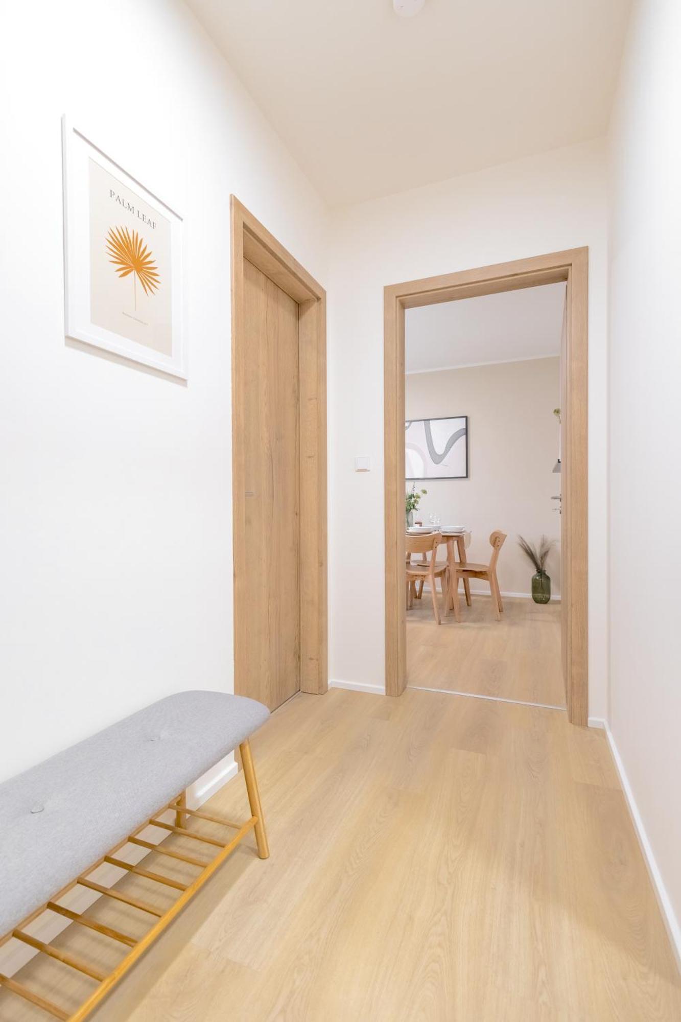 Bright 2Br - 8Th Floor, Balcony, Free Parking - By Gravity Prague Apartamento Exterior foto
