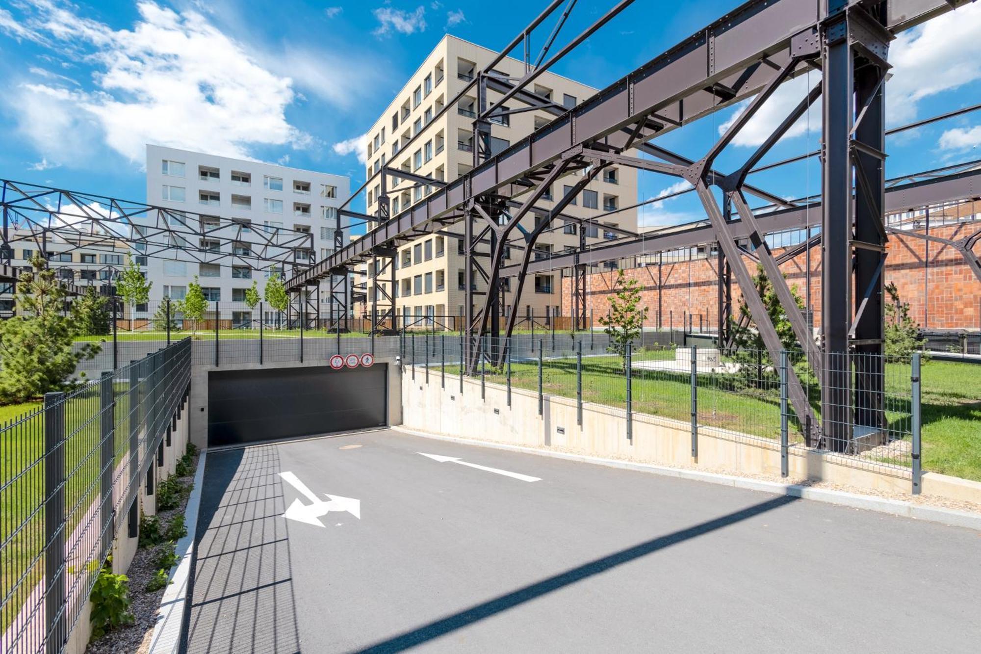 Bright 2Br - 8Th Floor, Balcony, Free Parking - By Gravity Prague Apartamento Exterior foto