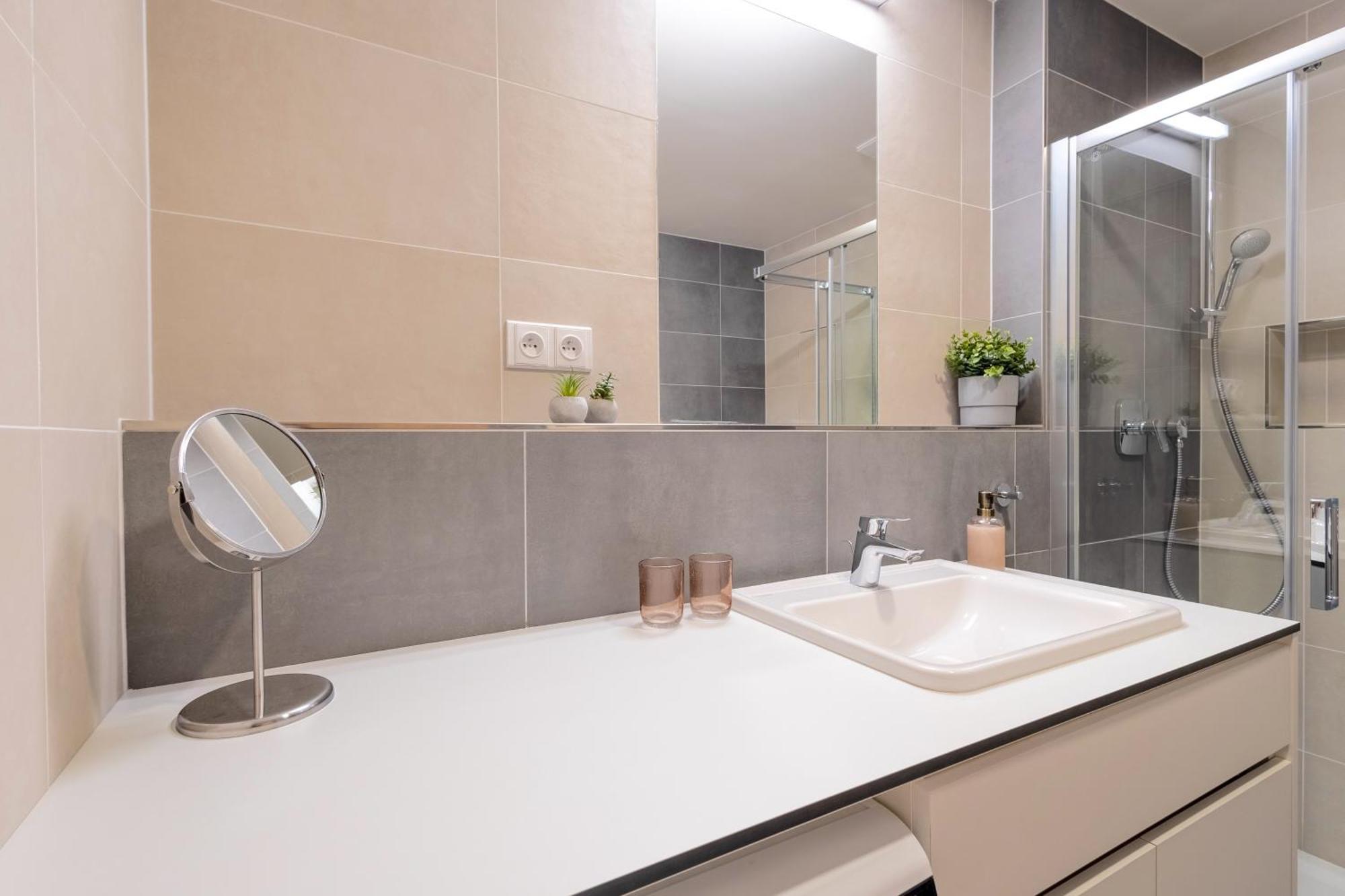 Bright 2Br - 8Th Floor, Balcony, Free Parking - By Gravity Prague Apartamento Exterior foto