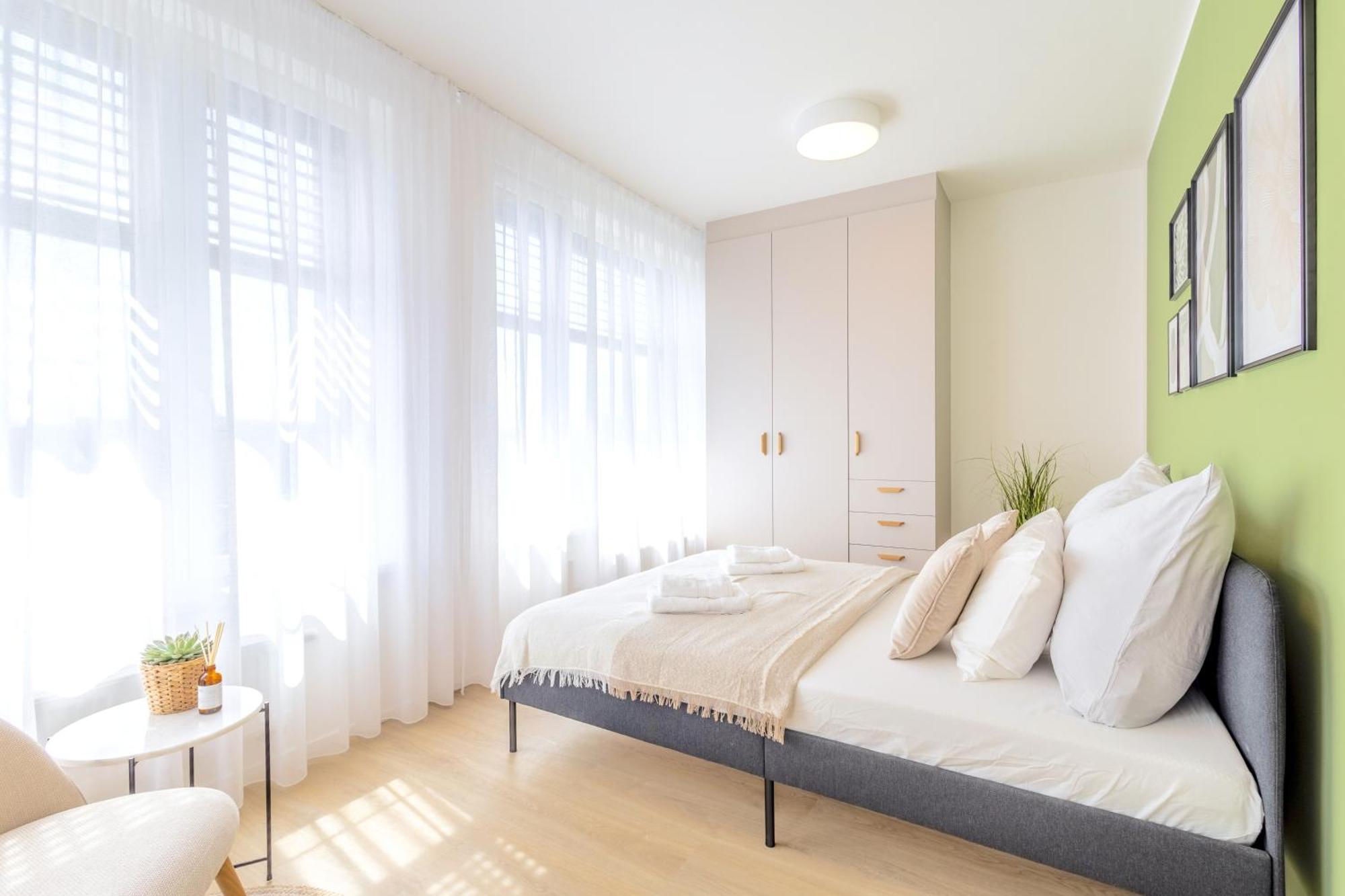 Bright 2Br - 8Th Floor, Balcony, Free Parking - By Gravity Prague Apartamento Exterior foto