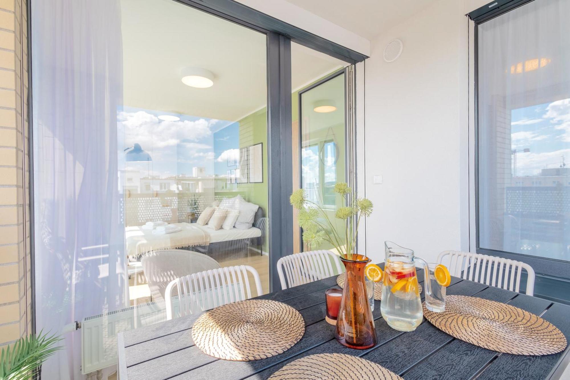 Bright 2Br - 8Th Floor, Balcony, Free Parking - By Gravity Prague Apartamento Exterior foto